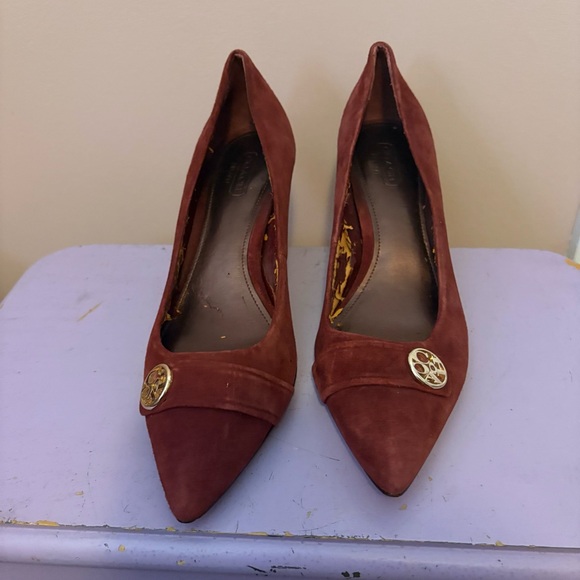 💚Coach Zelda Wine Suede Heels with Gold Accent - Picture 2 of 7